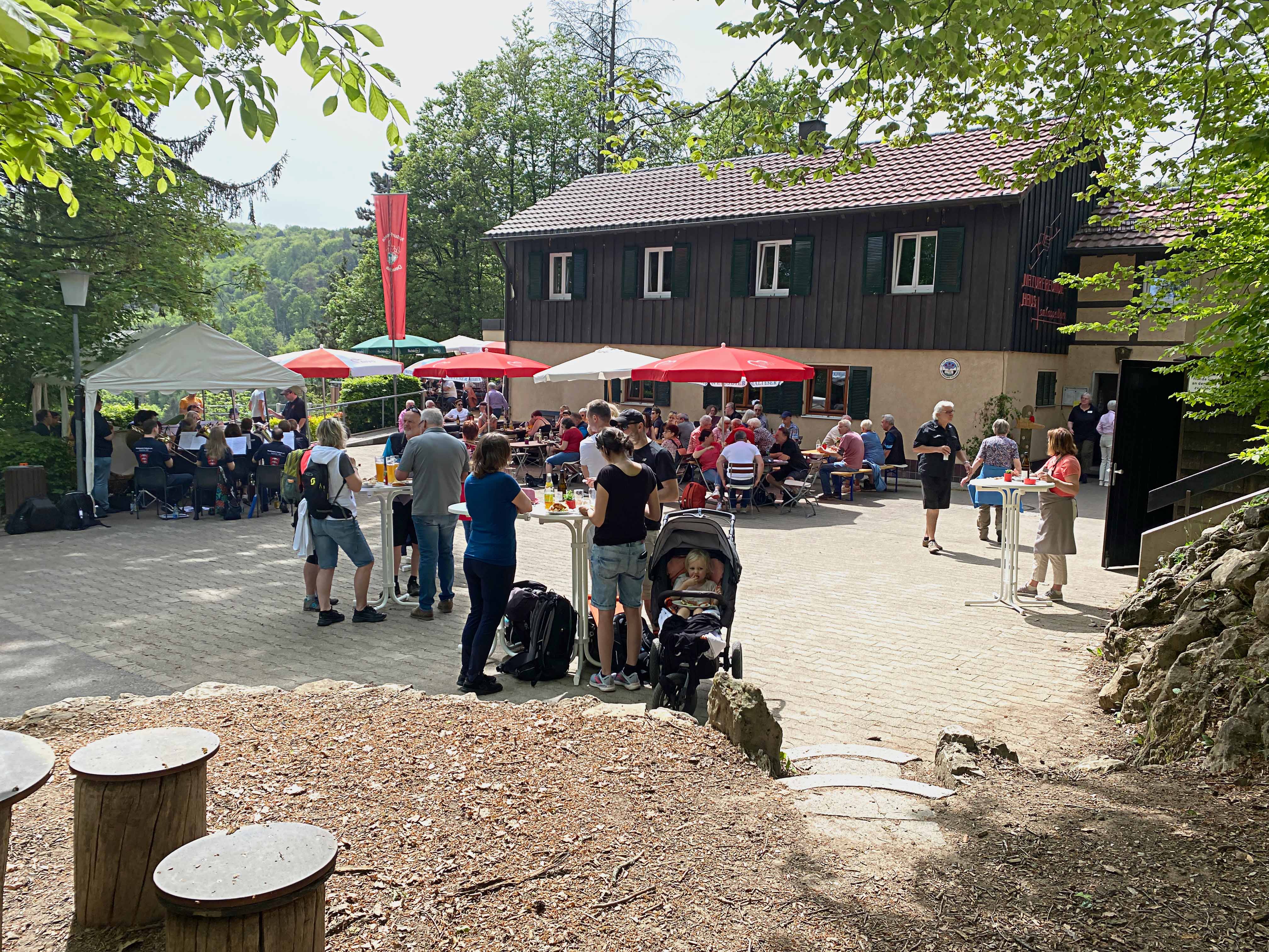 NF_240501_NFH_1.Mai_Frhschoppen_02_korr_kl.jpg